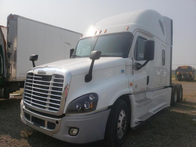 3AKJGLD53FSGH2306 - 2015 FREIGHTLINER CASADIA WHITE photo 2