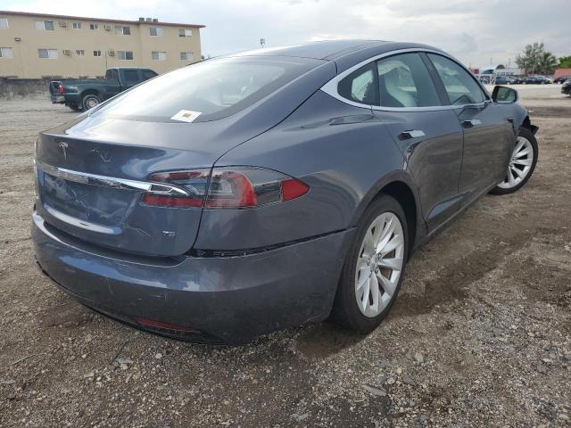 5YJSA1E14HF191870 - 2017 TESLA MODEL S ნაცრისფერი ფოტო 4