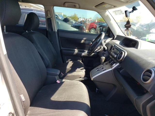 JTLKE50E081010850 - 2008 TOYOTA SCION XB SILVER photo 5