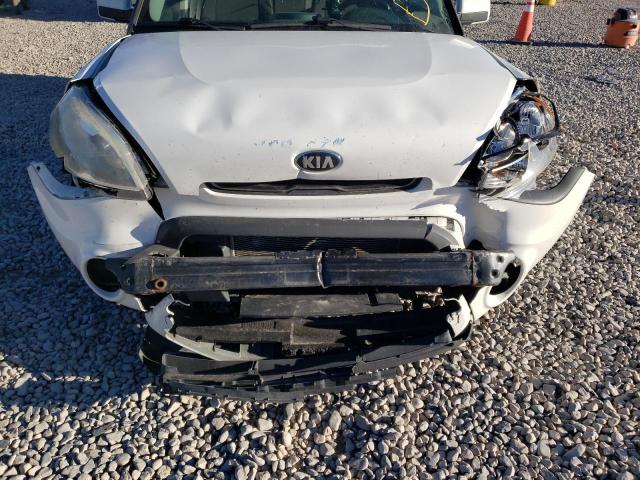 KNDJT2A54D7526002 - 2013 KIA SOUL WHITE photo 9