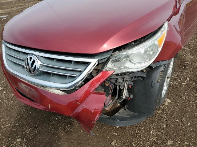 2C4RVABG9CR354327 - 2012 VOLKSWAGEN ROUTAN SE RED photo 9