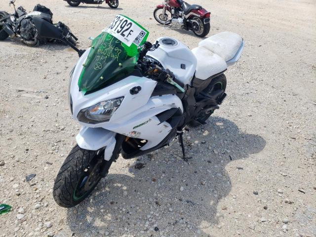JKAEXEE17FDA20499 - 2015 KAWASAKI EX650 E WHITE photo 2
