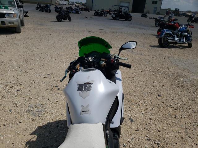 JKAEXEE17FDA20499 - 2015 KAWASAKI EX650 E WHITE photo 5