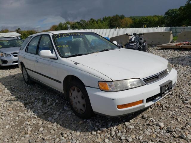 1HGCE1829TA000797 - 1996 HONDA ACCORD LX WHITE photo 1