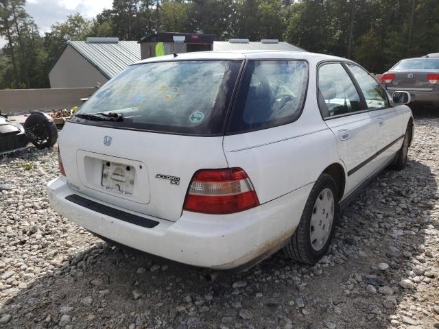 1HGCE1829TA000797 - 1996 HONDA ACCORD LX WHITE photo 4