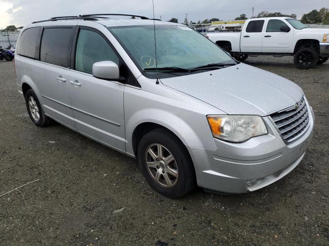 2A8HR54199R572057 - 2009 CHRYSLER TOWN AND C SILVER photo 1