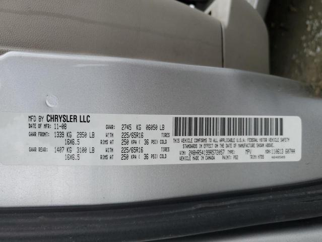 2A8HR54199R572057 - 2009 CHRYSLER TOWN AND C SILVER photo 10