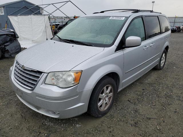 2A8HR54199R572057 - 2009 CHRYSLER TOWN AND C SILVER photo 2