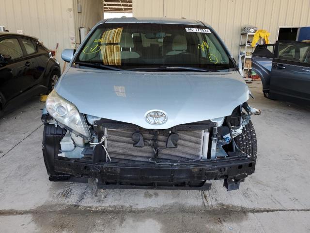 5TDKK3DC5FS558229 - 2015 TOYOTA SIENNA LE BLUE photo 9