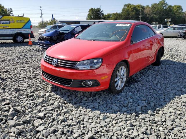 WVWBW8AHXFV000786 - 2015 VOLKSWAGEN EOS KOMFOR 红色 照片 2