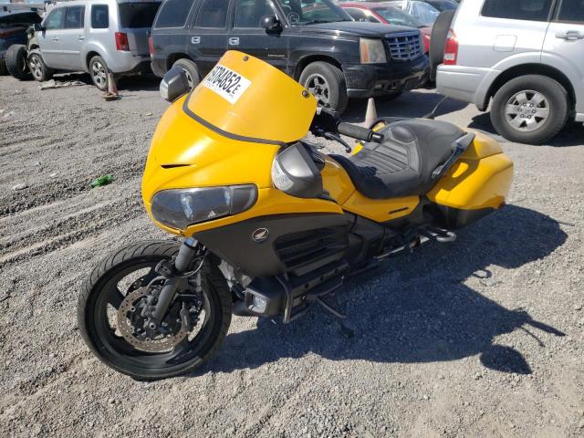 JH2SC6812EK100071 - 2014 HONDA GL1800 B YELLOW photo 2