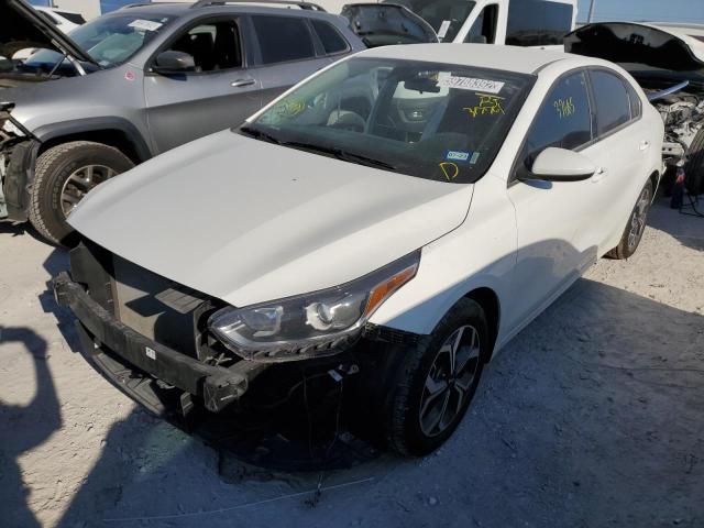 3KPF24AD6ME317761 - 2021 KIA FORTE FE WHITE photo 2