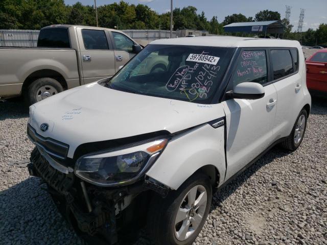 KNDJN2A24J7525413 - 2018 KIA SOUL WHITE photo 2