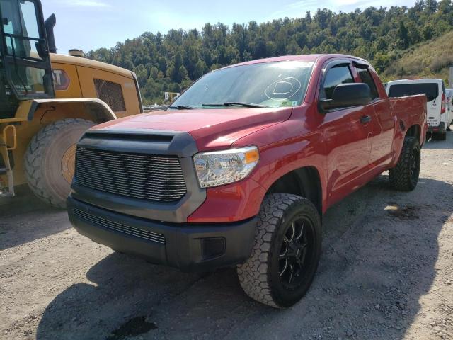 5TFUM5F13HX070193 - 2017 TOYOTA TUNDRA DOU RED photo 2