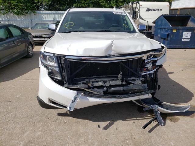 1GNSKJKC4GR318555 - 2016 CHEVROLET SUBURBAN K WHITE photo 9