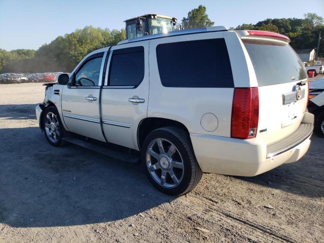 1GYS4CEF6BR130403 - 2011 CADILLAC ESCALADE P WHITE photo 3