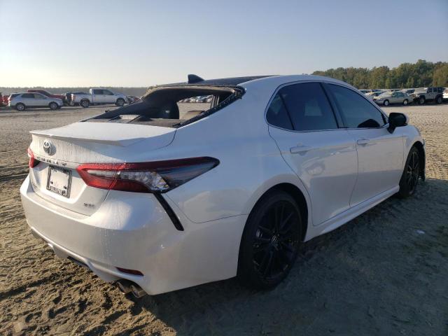 4T1K61AK8NU075666 - 2022 TOYOTA CAMRY XSE WHITE photo 4