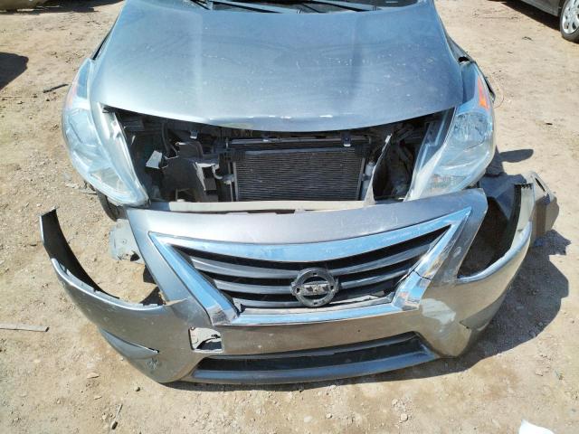 3N1CN7APXJL872745 - 2018 NISSAN VERSA S GRAY photo 9