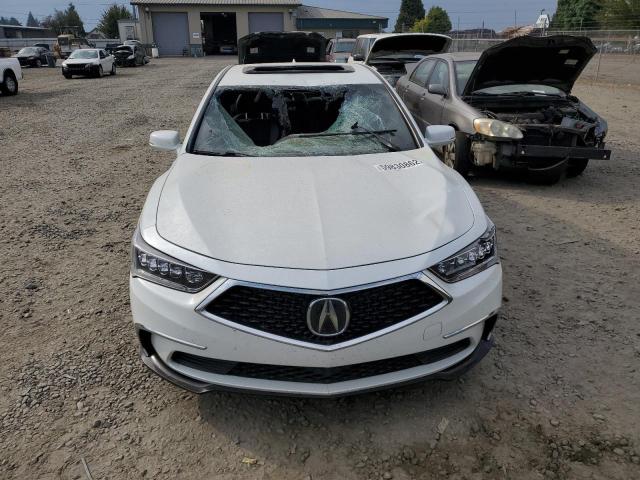 JH4KC1F51JC000127 - 2018 ACURA RLX TECH WHITE photo 9