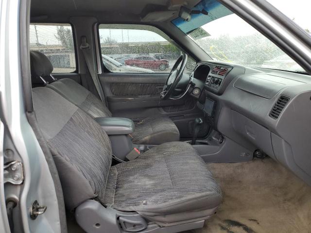 1N6ED27T6YC354585 - 2000 NISSAN FRONTIER C SILVER photo 5