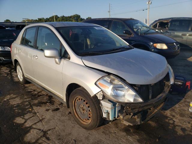 3N1BC11E68L452066 - 2008 NISSAN VERSA SILVER photo 1