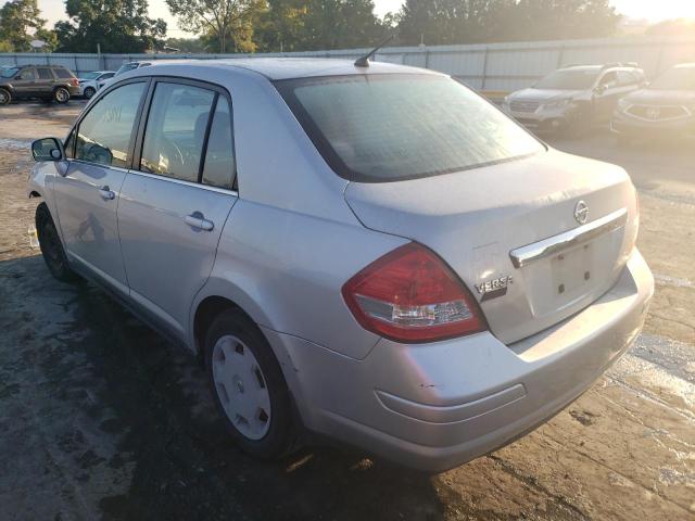 3N1BC11E68L452066 - 2008 NISSAN VERSA SILVER photo 3