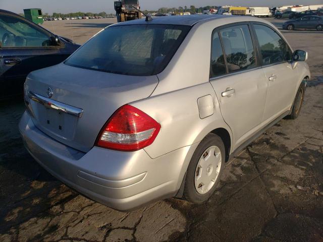 3N1BC11E68L452066 - 2008 NISSAN VERSA SILVER photo 4