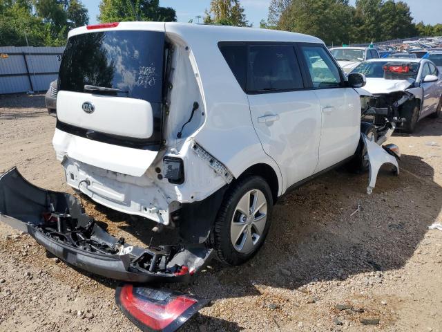 KNDJN2A22F7133327 - 2015 KIA SOUL WHITE photo 4