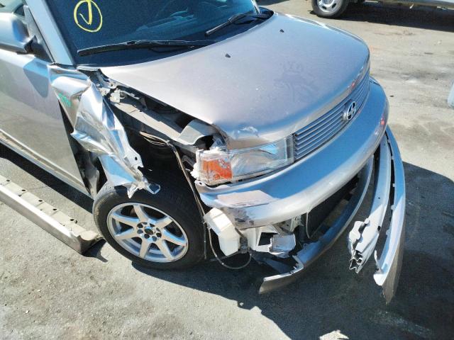 JTLKT324364030276 - 2006 TOYOTA SCION XB SILVER photo 9