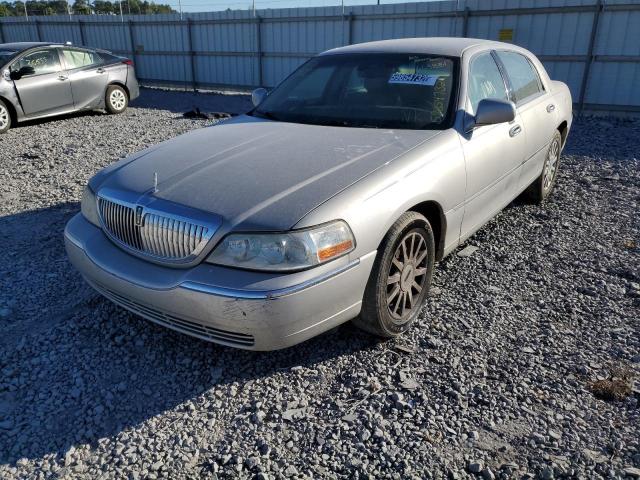 1LNHM81V26Y633881 - 2006 LINCOLN TOWN CAR S SILVER photo 2