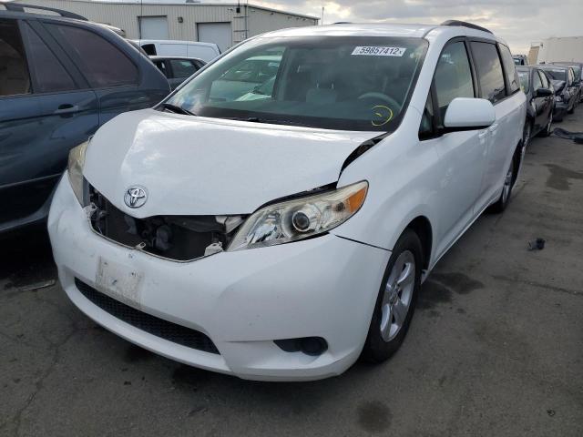 5TDKK3DC8DS359527 - 2013 TOYOTA SIENNA LE WHITE photo 2