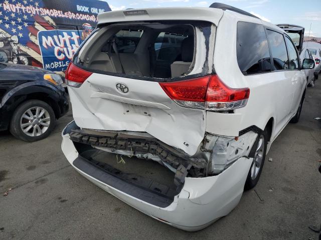 5TDKK3DC8DS359527 - 2013 TOYOTA SIENNA LE WHITE photo 4