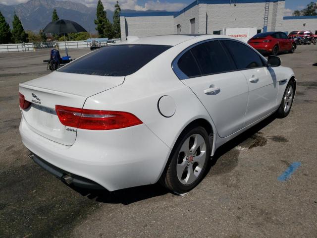 SAJAR4FX5JCP37587 - 2018 JAGUAR XE WHITE photo 4