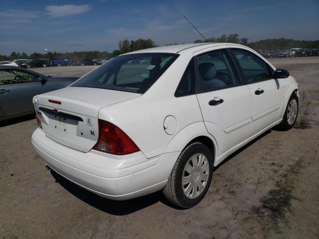 1FAFP34Z74W144167 - 2004 FORD FOCUS SE C WHITE photo 4