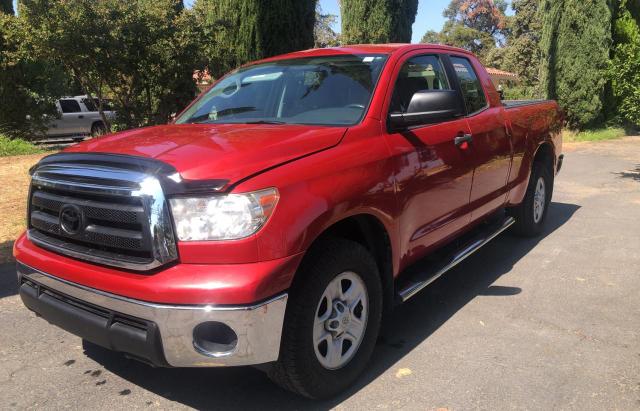 5TFRM5F10BX024835 - 2011 TOYOTA TUNDRA DOU RED photo 2