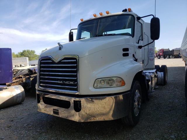 1M1AW07Y1FM049126 - 2015 MACK 600 CXU600 WHITE photo 2