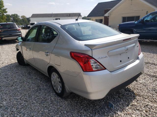 3N1CN7AP5JL860678 - 2018 NISSAN VERSA SILVER photo 3