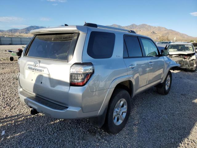 JTEMU5JR2M5895222 - 2021 TOYOTA 4RUNNER SR 银色 照片 4