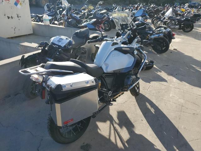 WB10A120XFZ097998 - 2015 BMW R1200 GS A WHITE photo 4