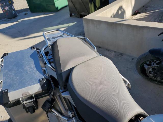 WB10A120XFZ097998 - 2015 BMW R1200 GS A WHITE photo 6