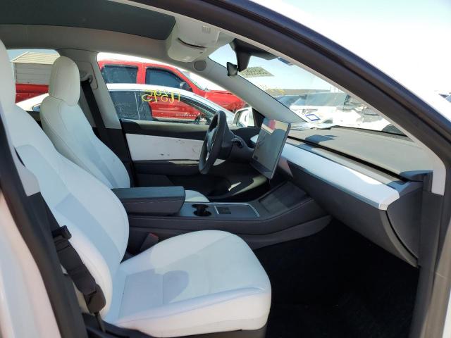 7SAYGDEE1NF354311 - 2022 TESLA MODEL Y Белый фото 5