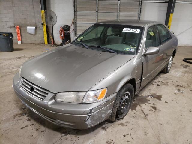 4T1BG22K2WU237570 - 1998 TOYOTA CAMRY CE BEIGE photo 2