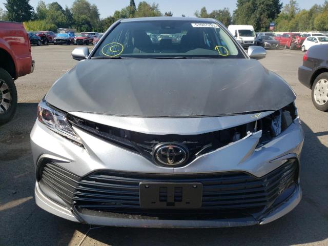 4T1C11AK4NU643527 - 2022 TOYOTA CAMRY LE SILVER photo 9