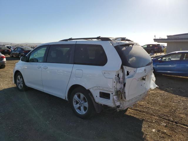 5TDKZ3DCXJS928448 - 2018 TOYOTA SIENNA LE WHITE photo 3