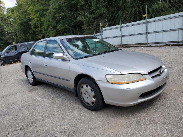 1HGCG564XWA125219 - 1998 HONDA ACCORD LX SILVER photo 1