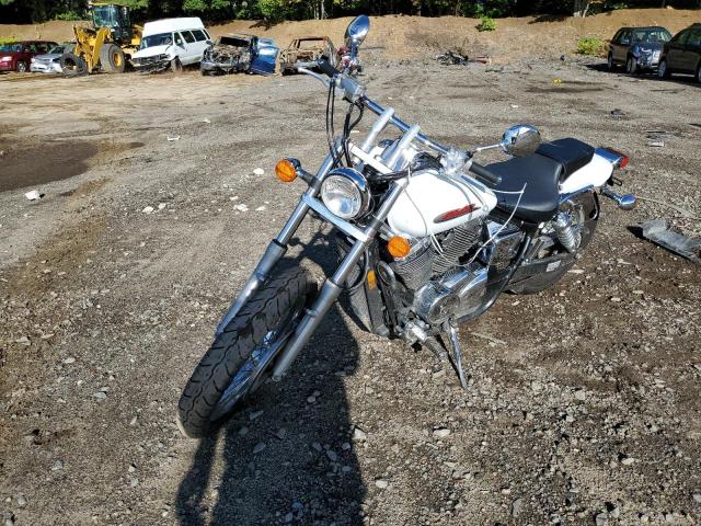 JH2RC44032K621859 - 2002 HONDA VT750 DC WHITE photo 2