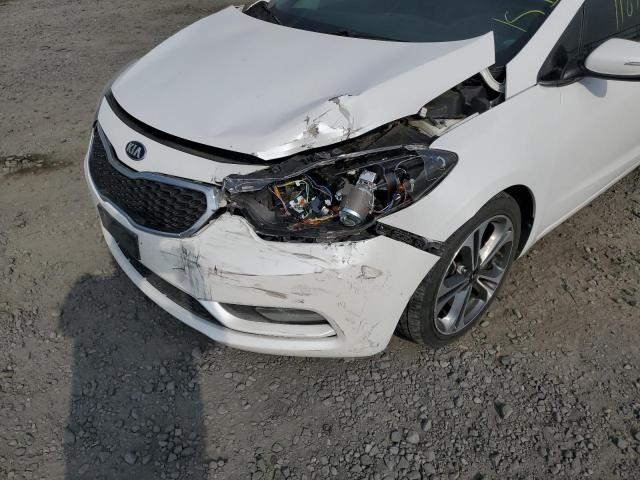 KNAFZ4A80F5300545 - 2015 KIA FORTE EX WHITE photo 9