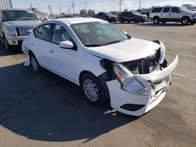 3N1CN7AP1JL827113 - 2018 NISSAN VERSA S WHITE photo 1