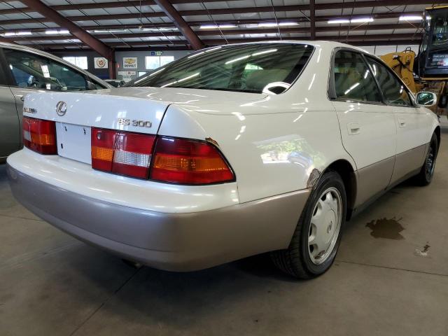 JT8BF22G9V5003291 - 1997 LEXUS ES 300 WHITE photo 4