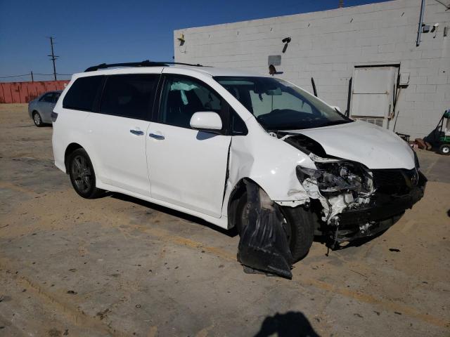 5TDXZ3DC3JS947350 - 2018 TOYOTA SIENNA SE WHITE photo 1